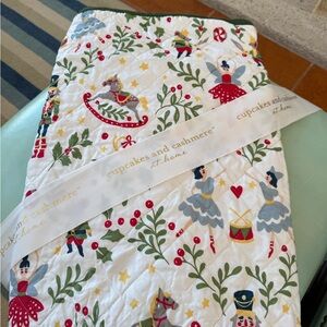 Cupcakes and Cashmere Holiday  King pillowcases (2) new